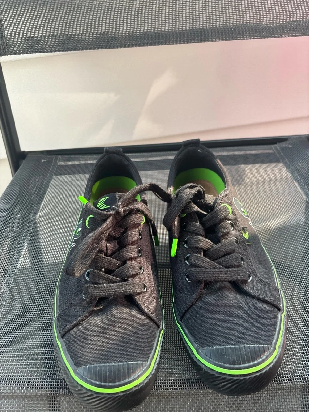 Cariuma x Razer Sneki Snek OCA Low Top sneakers Size 7.5 Women or 6 Men